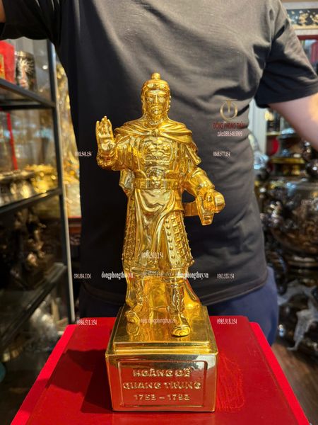 Tượng Quang Trung Nguyễn Huệ bằng đồng dát vàng 24k