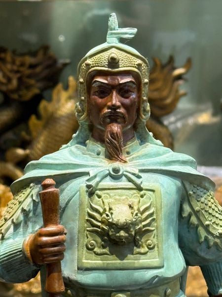 Tượng Hưng Đạo Vương bằng đồng