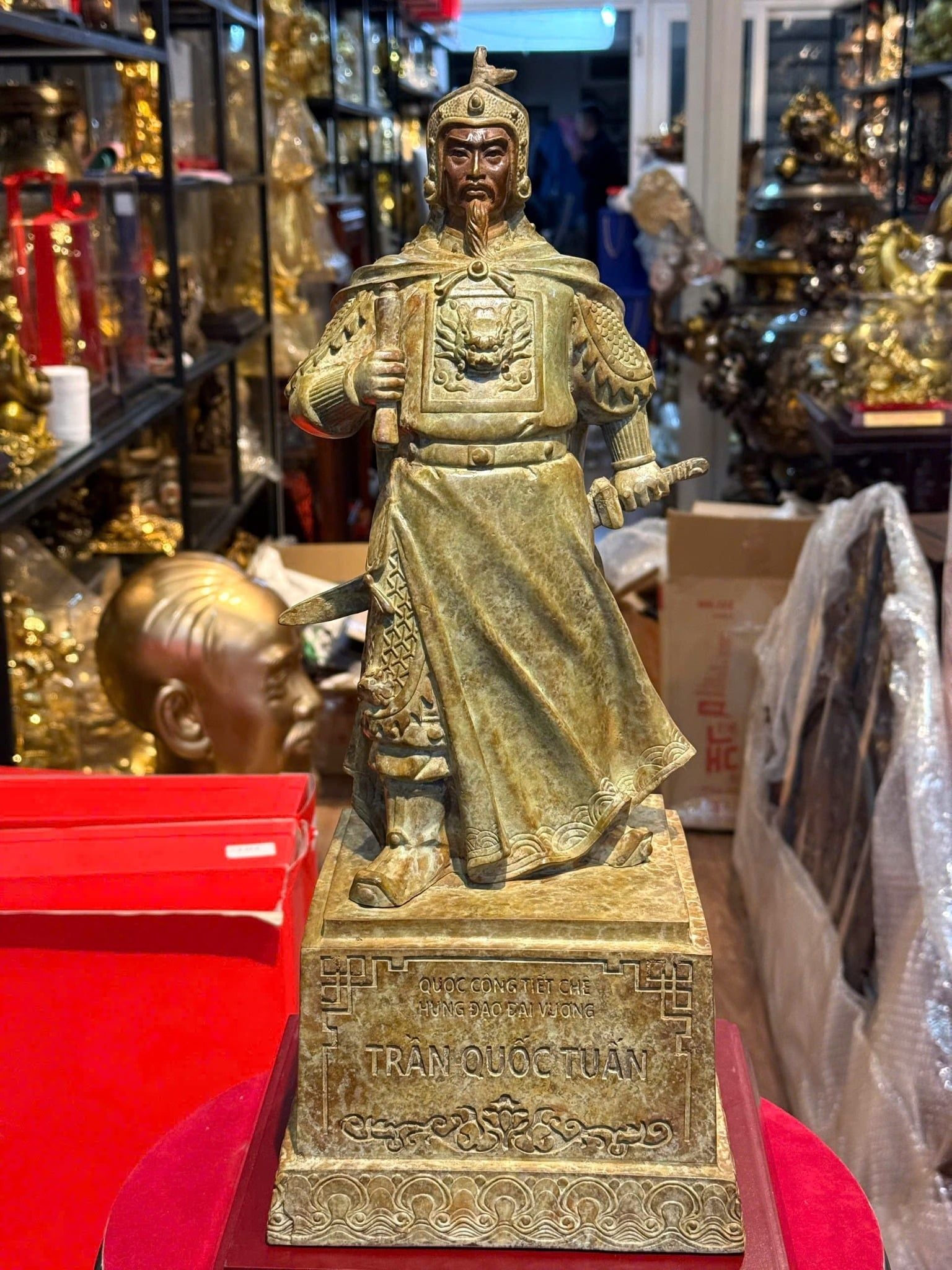 Tượng Quốc Công Tiết Chế Hưng Đạo Đại Vương bằng đồng cao 50cm