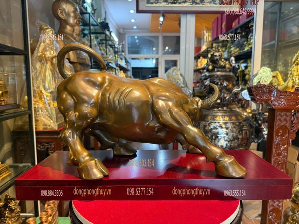 Quà tặng sếp theo tuổi: Tượng trâu bằng đồng