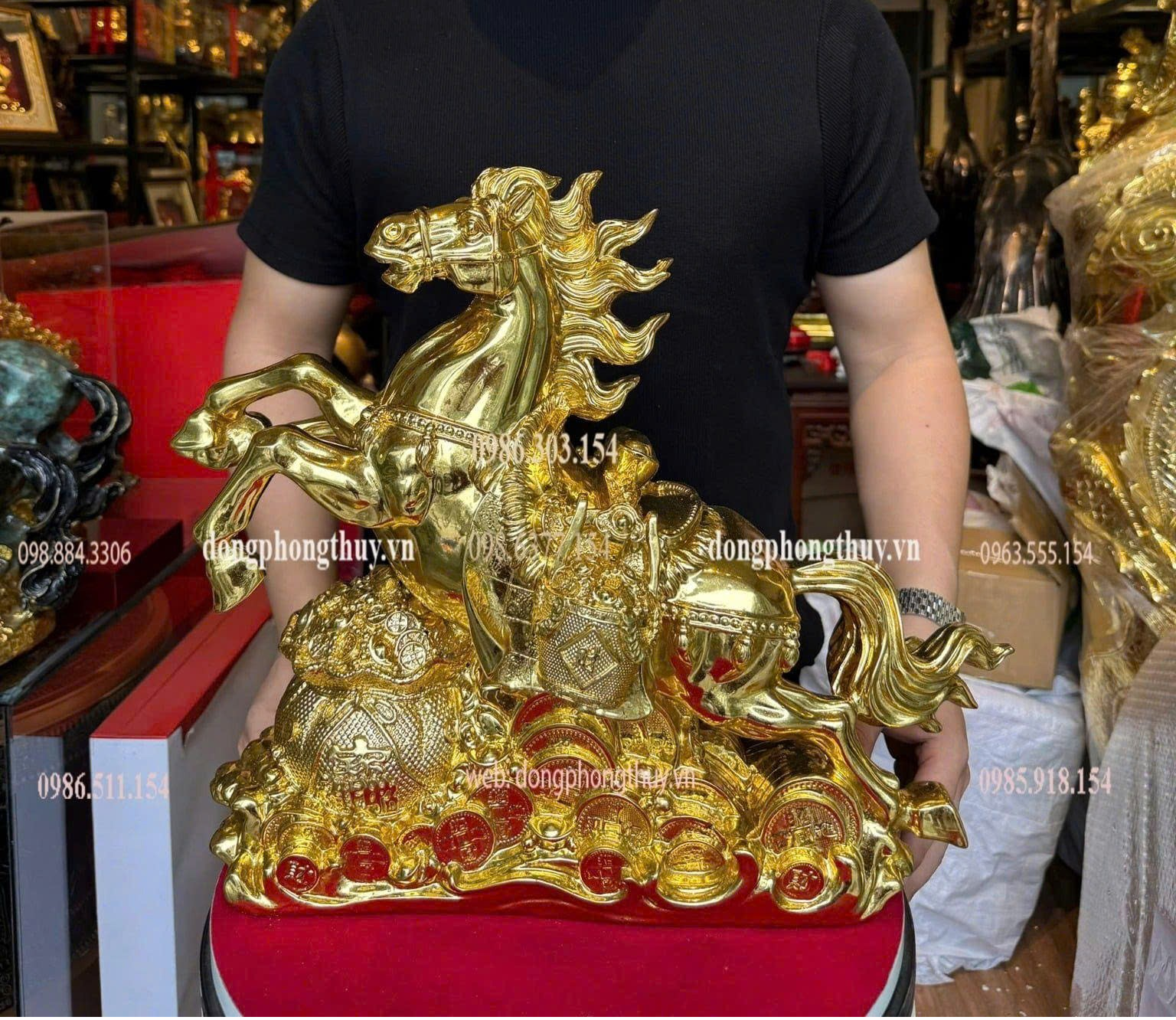 Tượng ngựa bằng đồng dát vàng nano cao 35cm, ngang 40cm, nặng 13,9kg