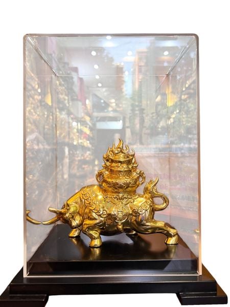 Tượng trâu vàng cõng hũ tiền bằng đồng dát vàng 24k