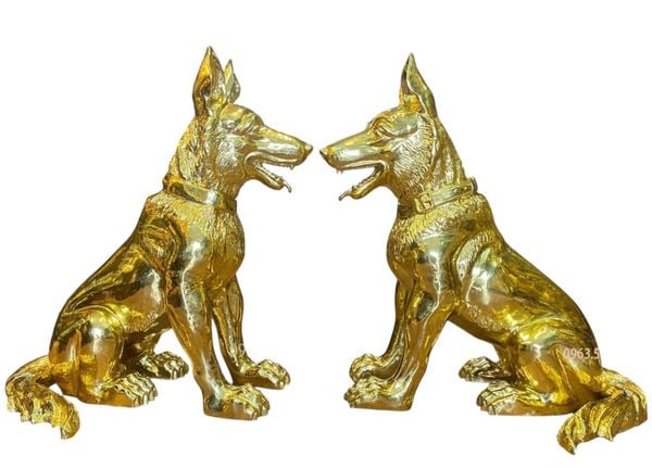 Đôi chó bằng đồng dát vàng