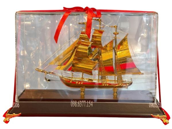 Mô hình thuyền buồm mạ vàng 24k