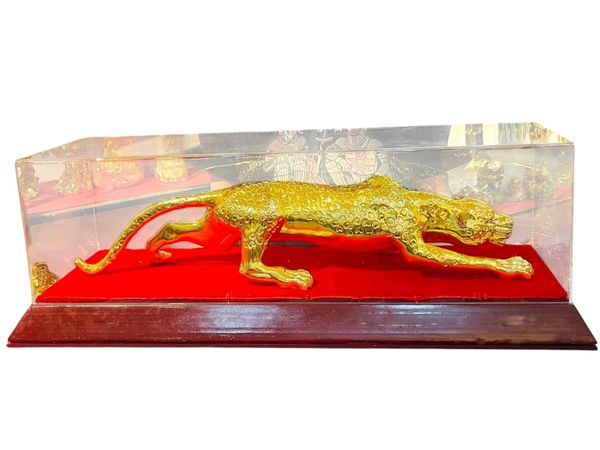 Tượng báo bằng đồng dát vàng