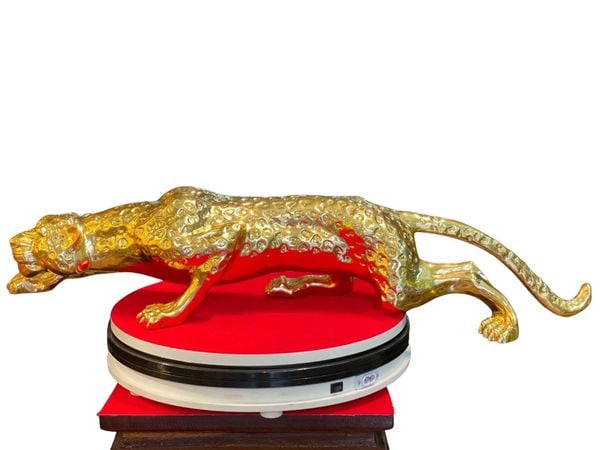 Quà tặng mạ vàng: Tượng báo dát vàng 24k