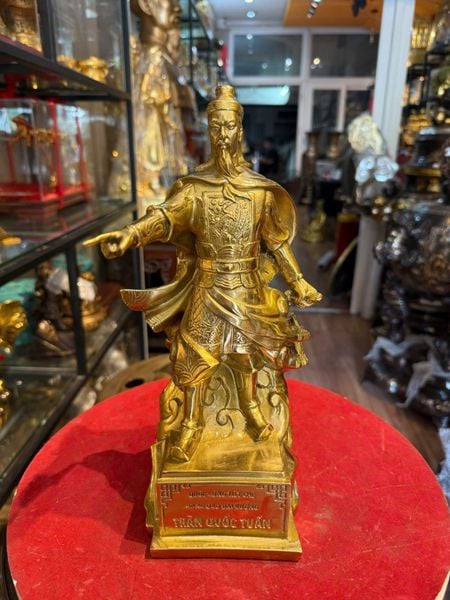 Tượng Trần hưng đạo