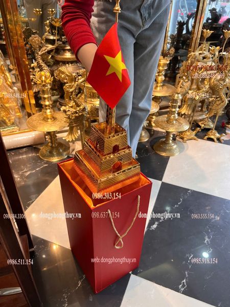 Cột cờ Hà Nội bằng đồng mạ vàng 24k