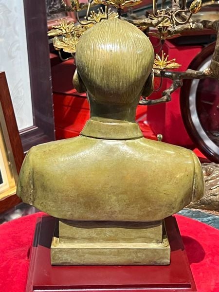 Tượng Bác Hồ bằng đồng patina vân hỏa biến độc bản chỉ có tại Đồng Phong Thủy