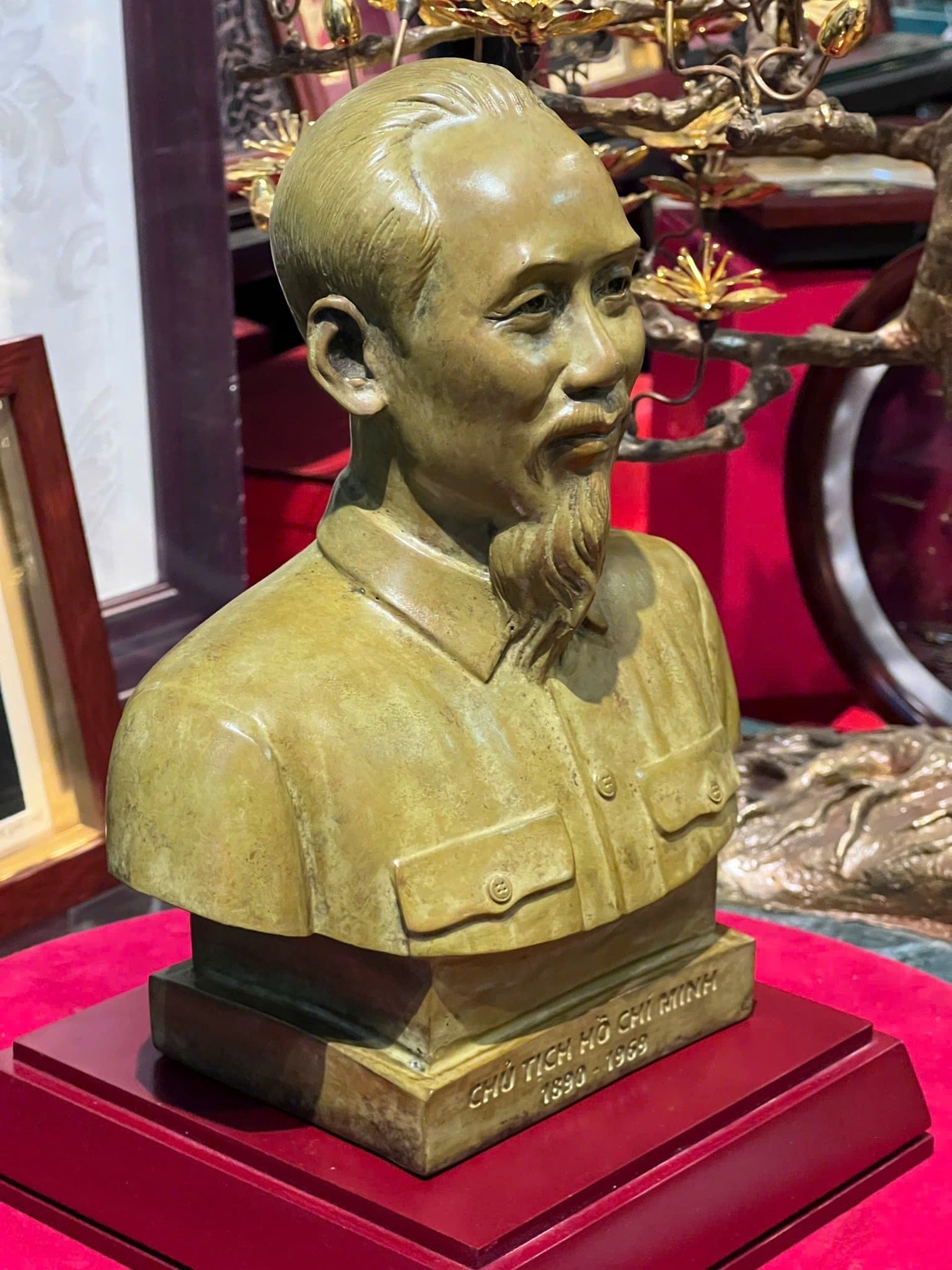 Tượng Bác Hồ bằng đồng patina vân hỏa biến độc bản chỉ có tại Đồng Phong Thủy