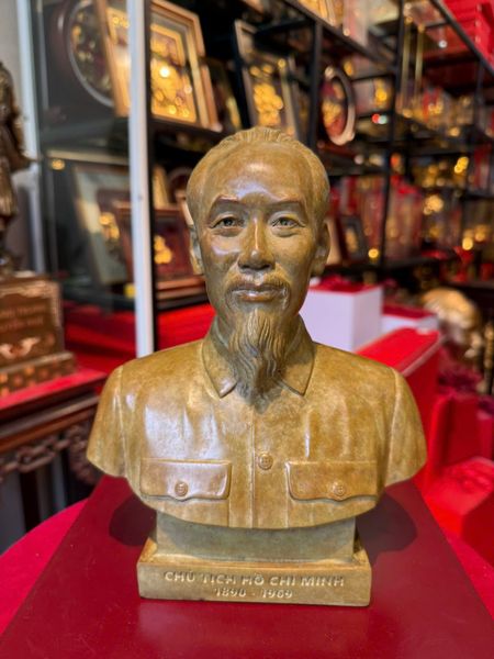 Tượng Bác Hồ bằng đồng patina vân hỏa biến độc bản chỉ có tại Đồng Phong Thủy