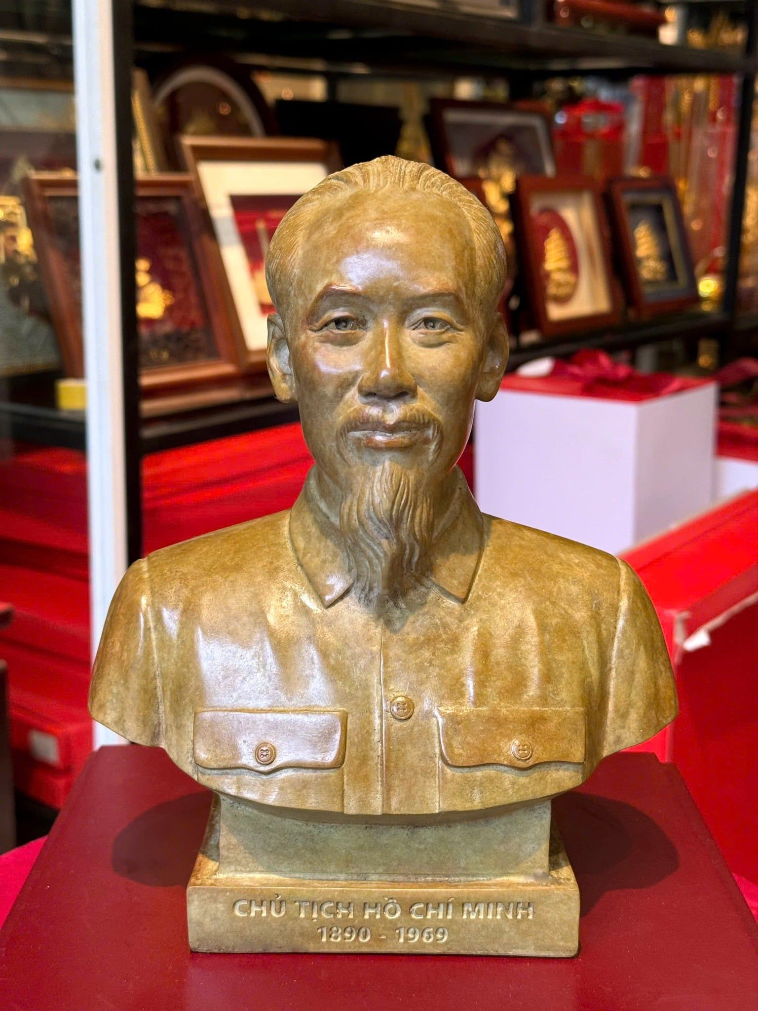 Tượng Bác Hồ bằng đồng patina vân hỏa biến độc bản chỉ có tại Đồng Phong Thủy