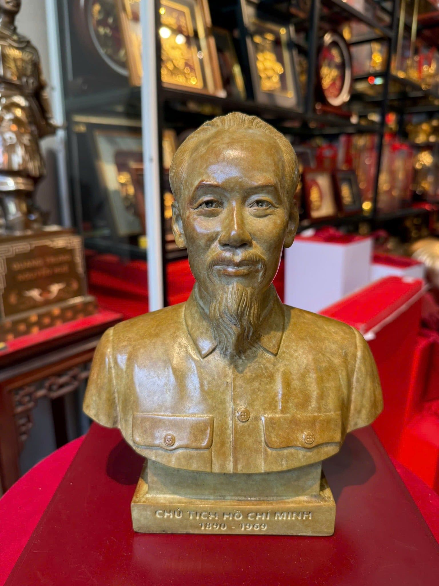 Tượng Bác Hồ bằng đồng patina vân hỏa biến độc bản chỉ có tại Đồng Phong Thủy