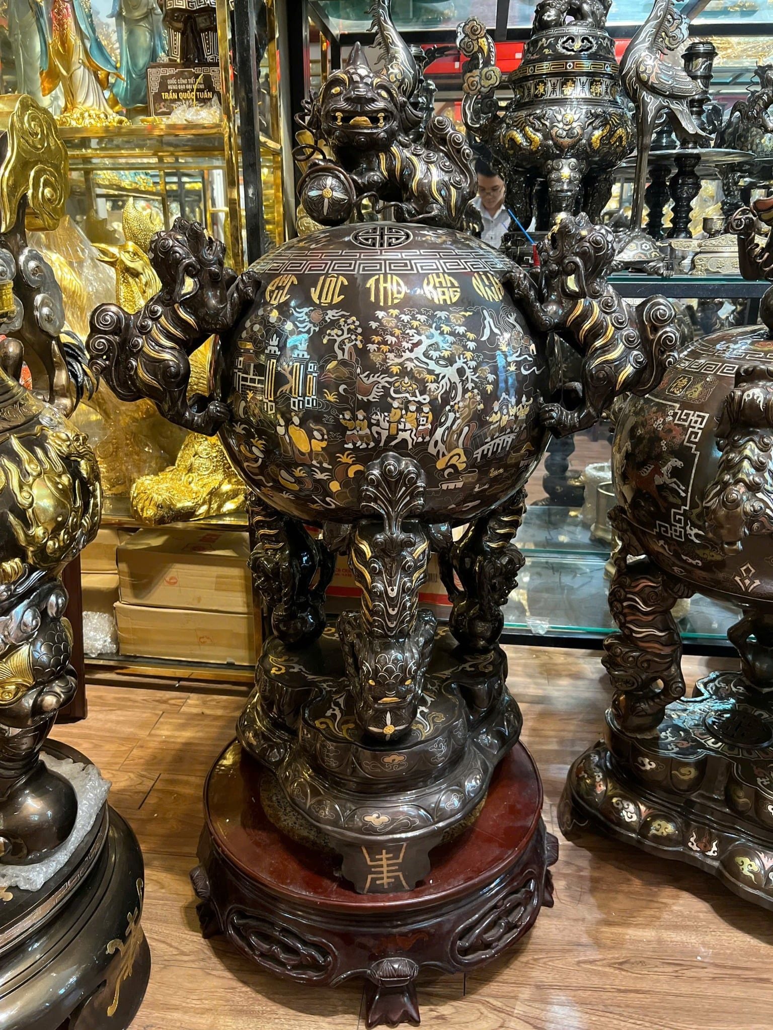 đỉnh đồng thất lân vờn cầu