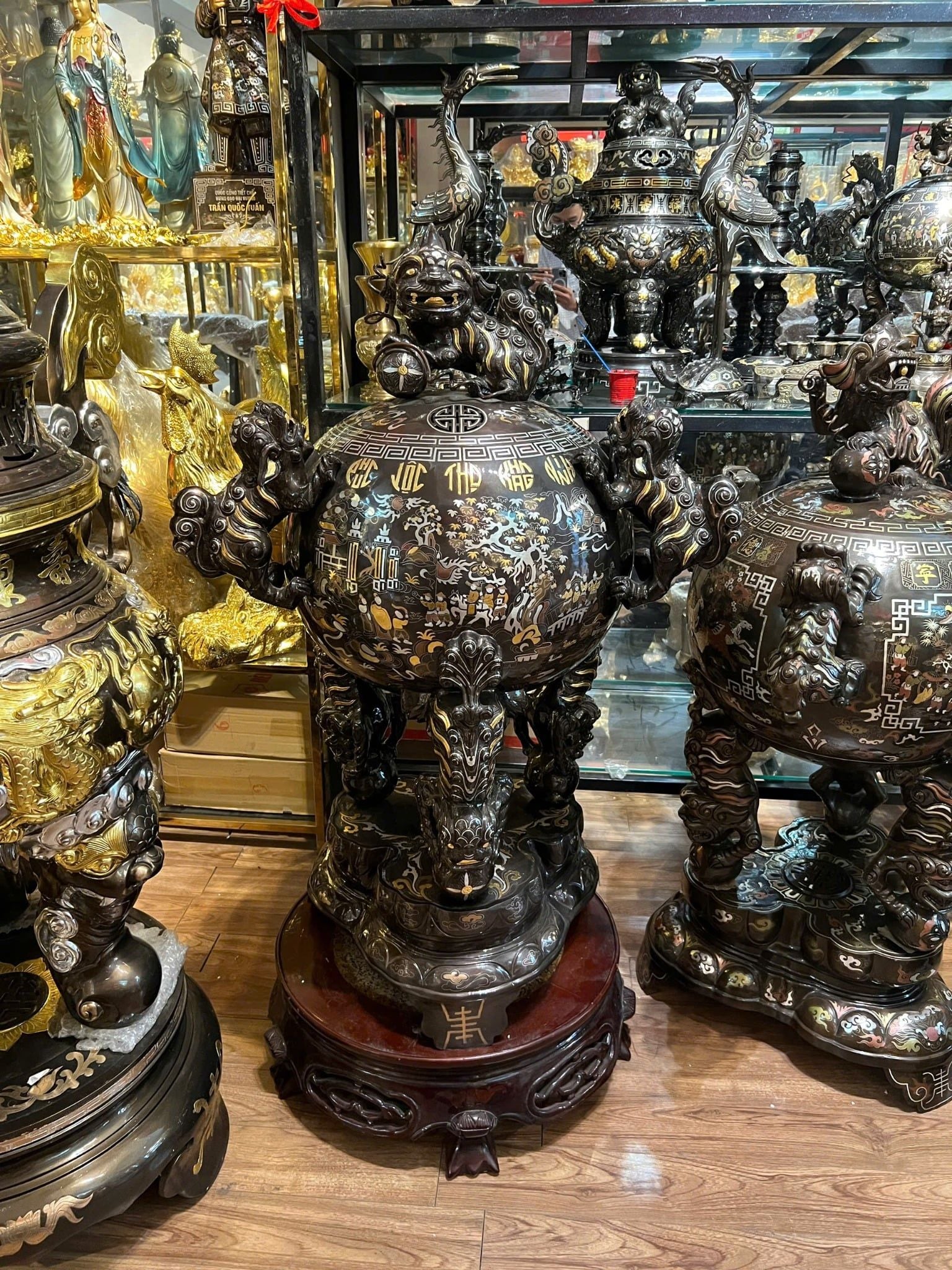 đỉnh đồng thất lân vờn cầu