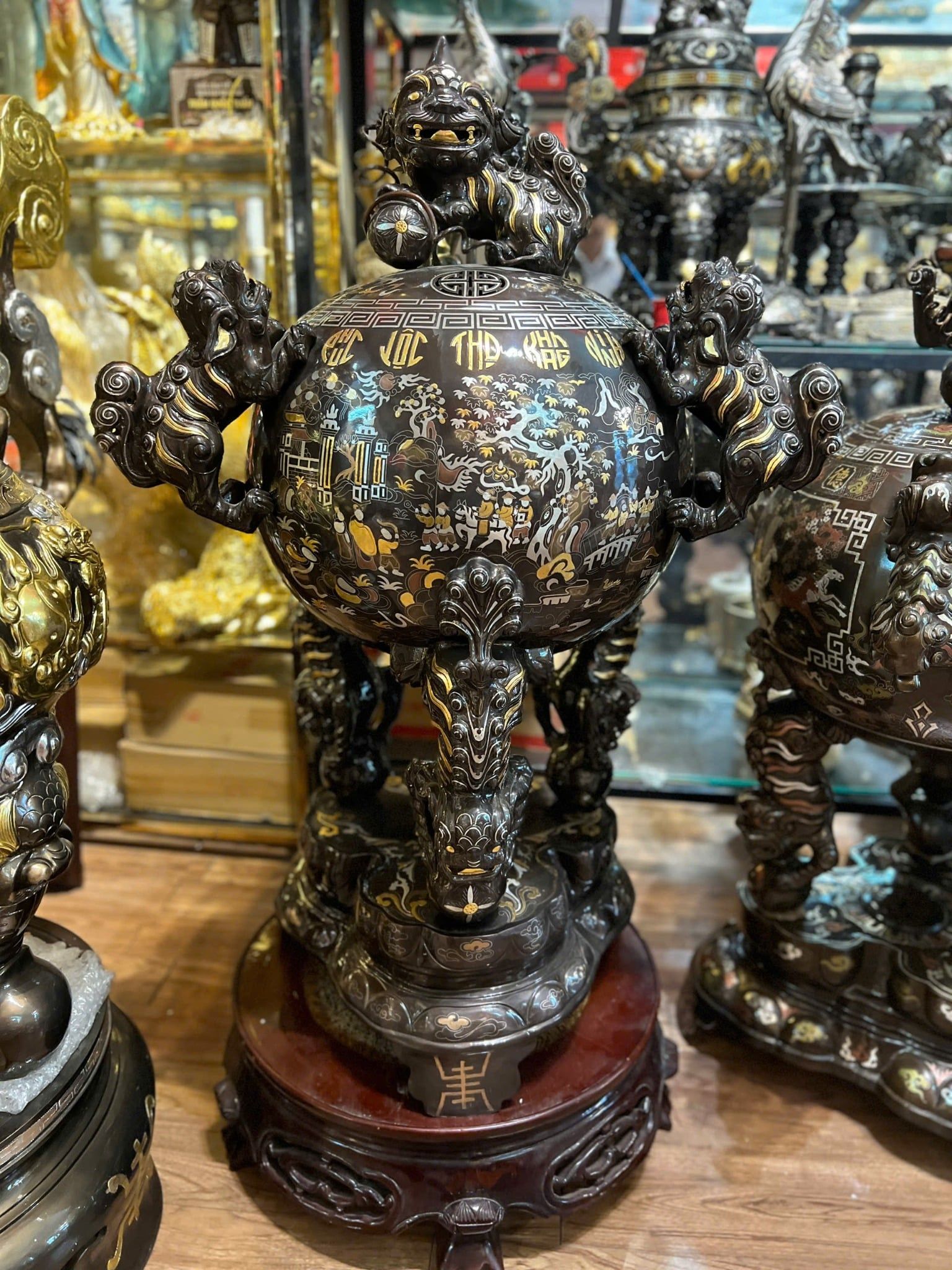 đỉnh đồng thất lân vờn cầu