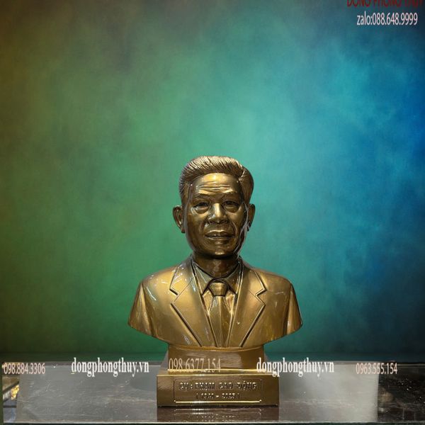 Tượng chân dung truyền thần bằng đồng
