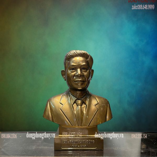 Tượng chân dung truyền thần bằng đồng