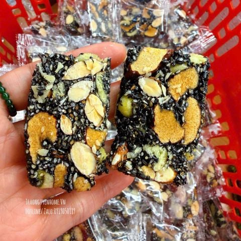  Bánh táo đỏ mè đen hộp 500gr 