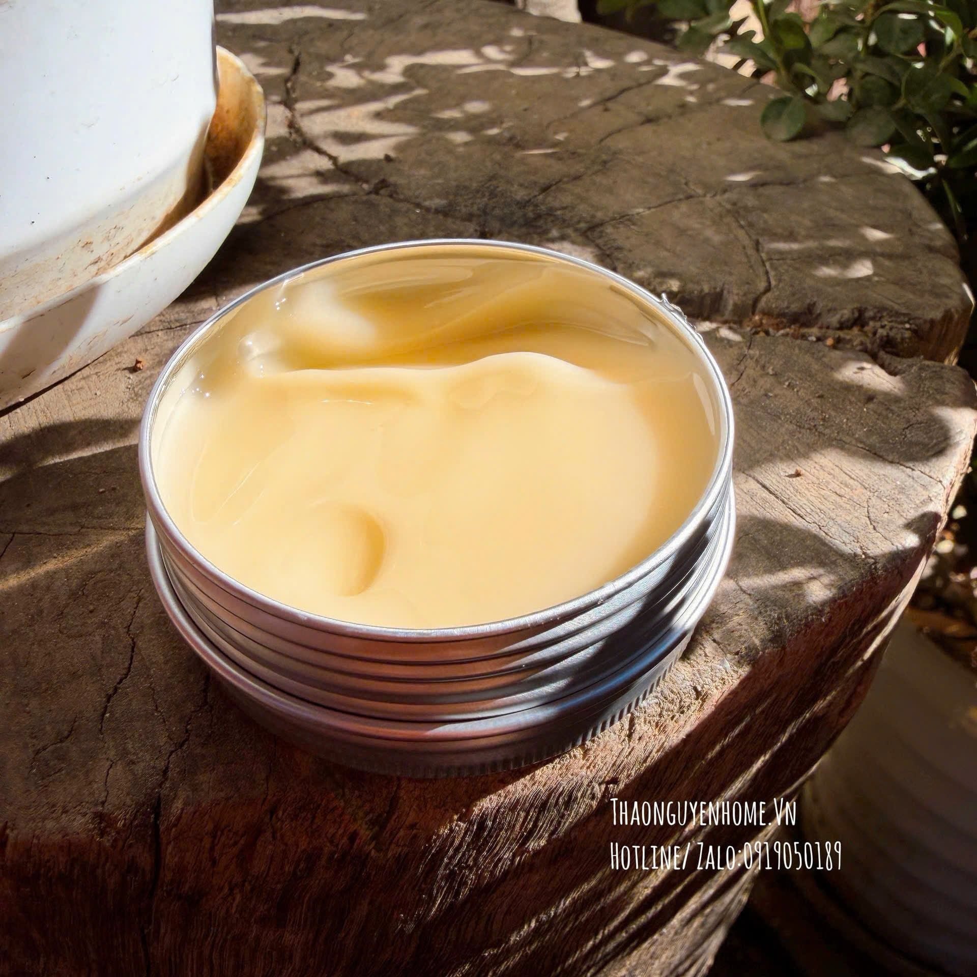 Kem dưỡng gỗ đàn hương rau sam hũ 60gr