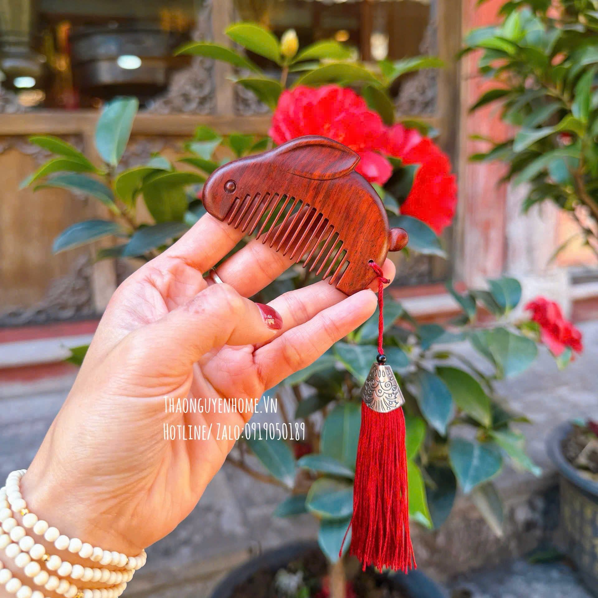 Lược Thỏ Ngọc đàn hương