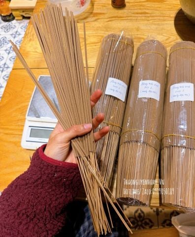  Nhang trầm hương không độn bời lời bó 85gr ( 50 nhang) 