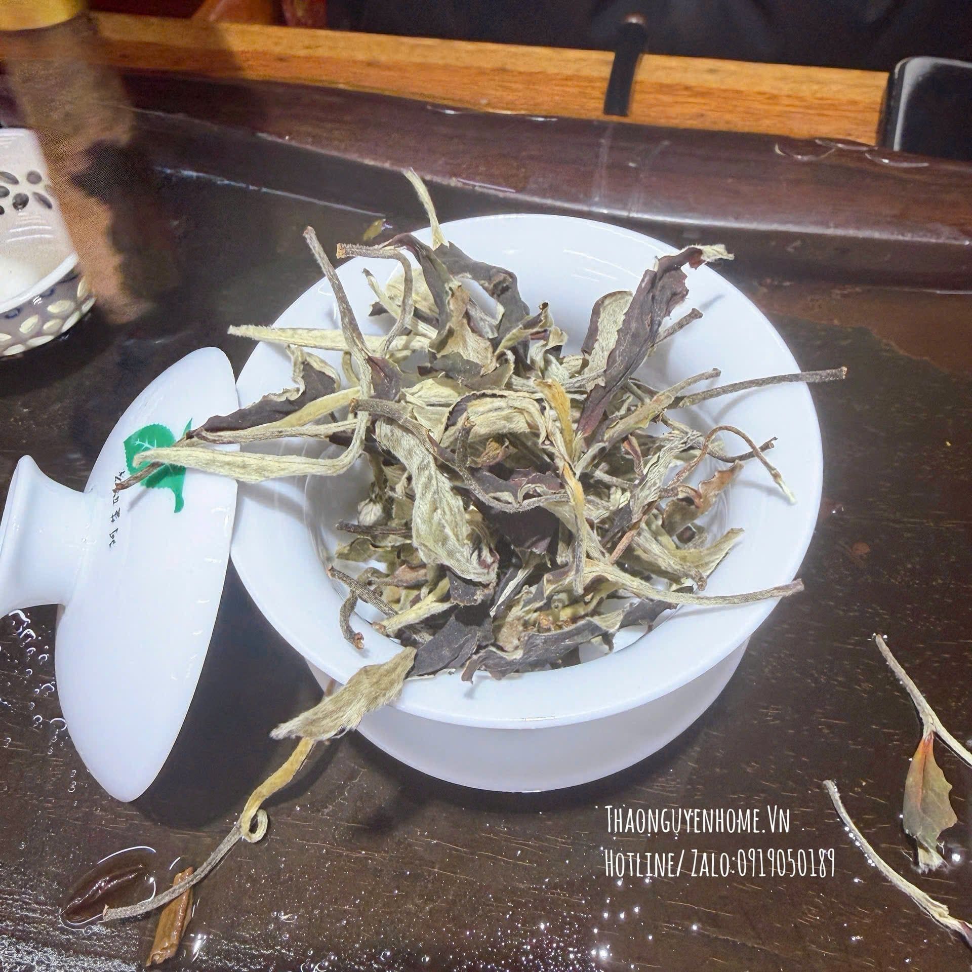 Trà cổ thụ Bạch trà ngủ ngon 2 tôm 1 lá  hộp 250gr