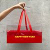 Hộp mica quai xách đựng quà Tết Happy New Year