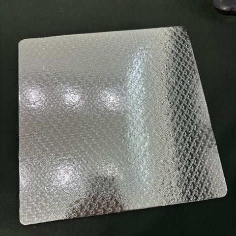 Đế lót bánh giấy vuông 24cm.