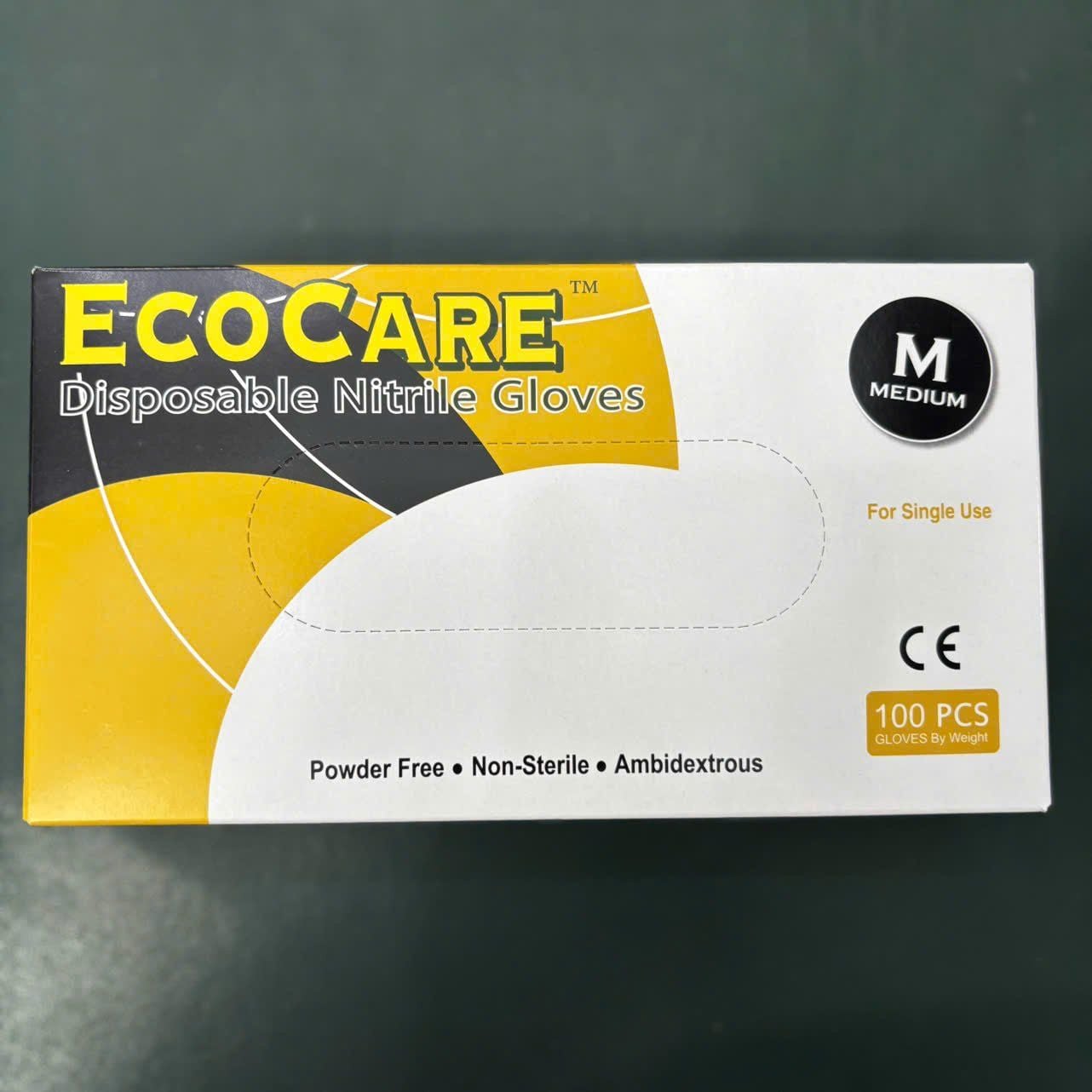 Găng tay cao su màu đen (có 2 size).