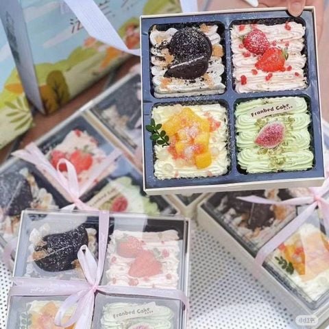 10 hộp giấy 4 ngăn nắp nhựa trong HS 1818.