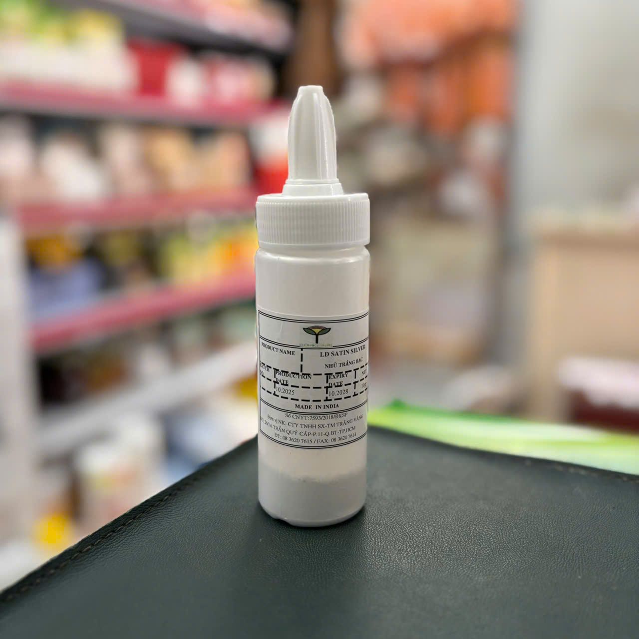 Màu nhũ kim Bạc 10g chai xịt.