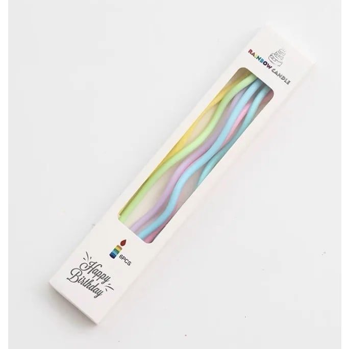 Nến xoắn dài sắc màu pastel.