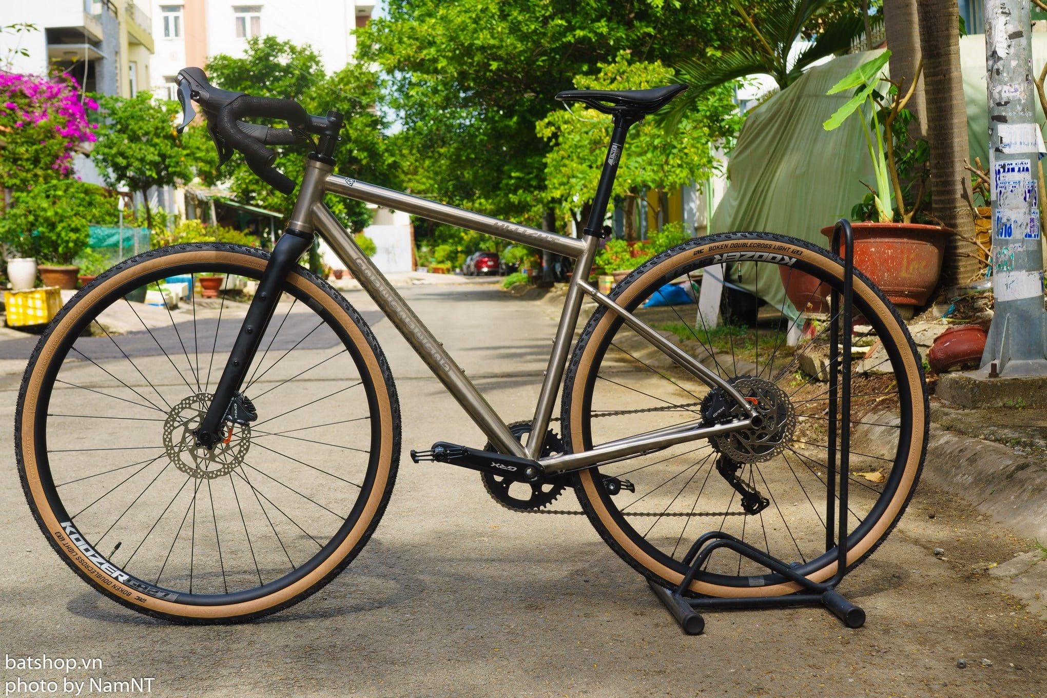 Xe đạp gravel titanium Hi-Light G6 groupset GRX 810 bánh bộ Koozer 350