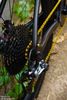 Xe đạp gravel carbon đen thui của thanh niên chủ tiệm vàng