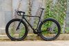 Xe đạp gravel carbon đen thui của thanh niên chủ tiệm vàng