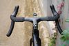 Xe đạp gravel carbon đen thui của thanh niên chủ tiệm vàng