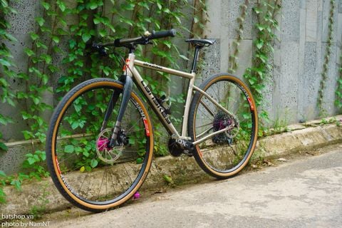  Xe đạp touring titanium Lynskey tím hồng dịu dàng 