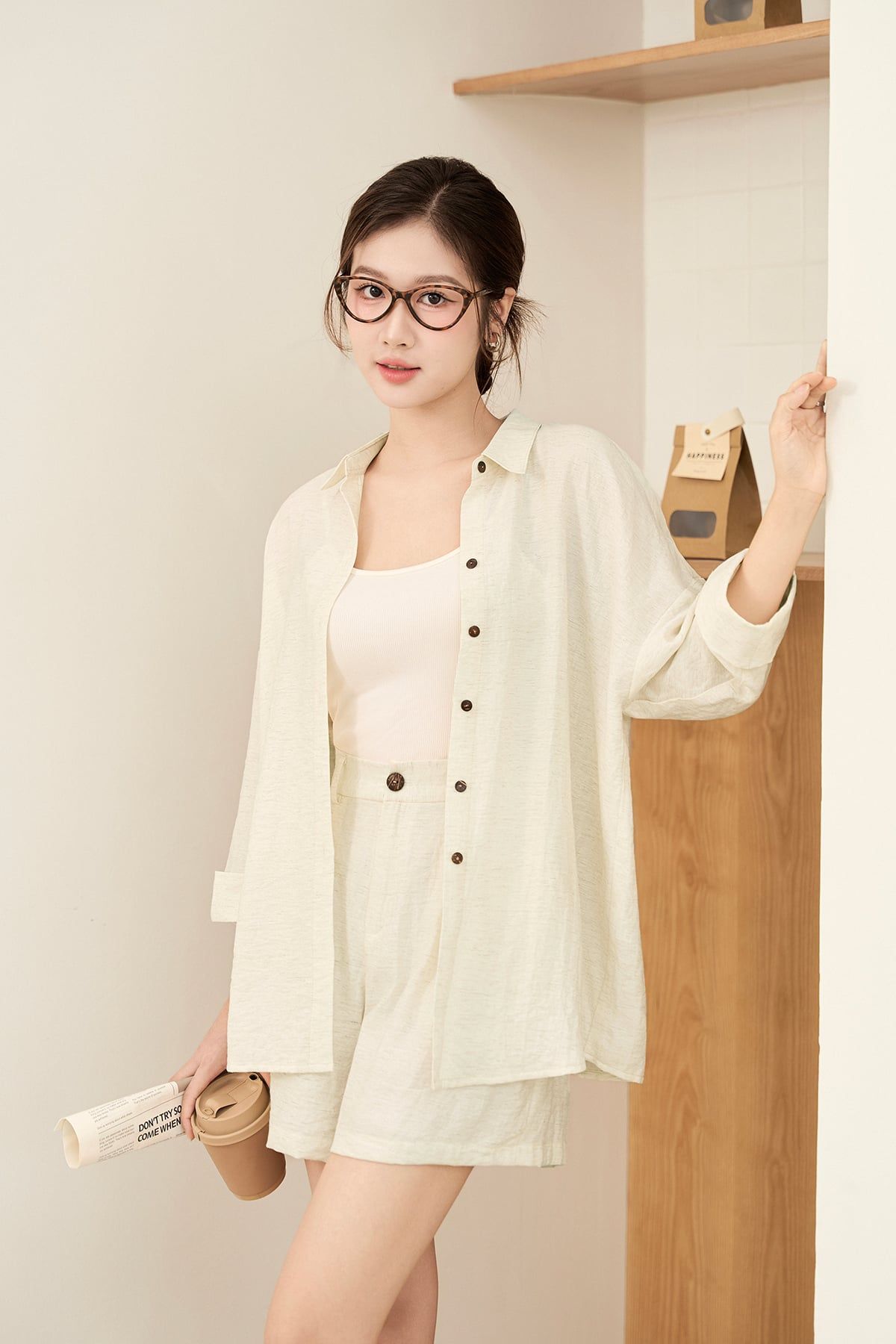 Áo sơ mi dáng rộng cổ đức tay lửng ghép quần short cạp chun sườn - O66C26H003