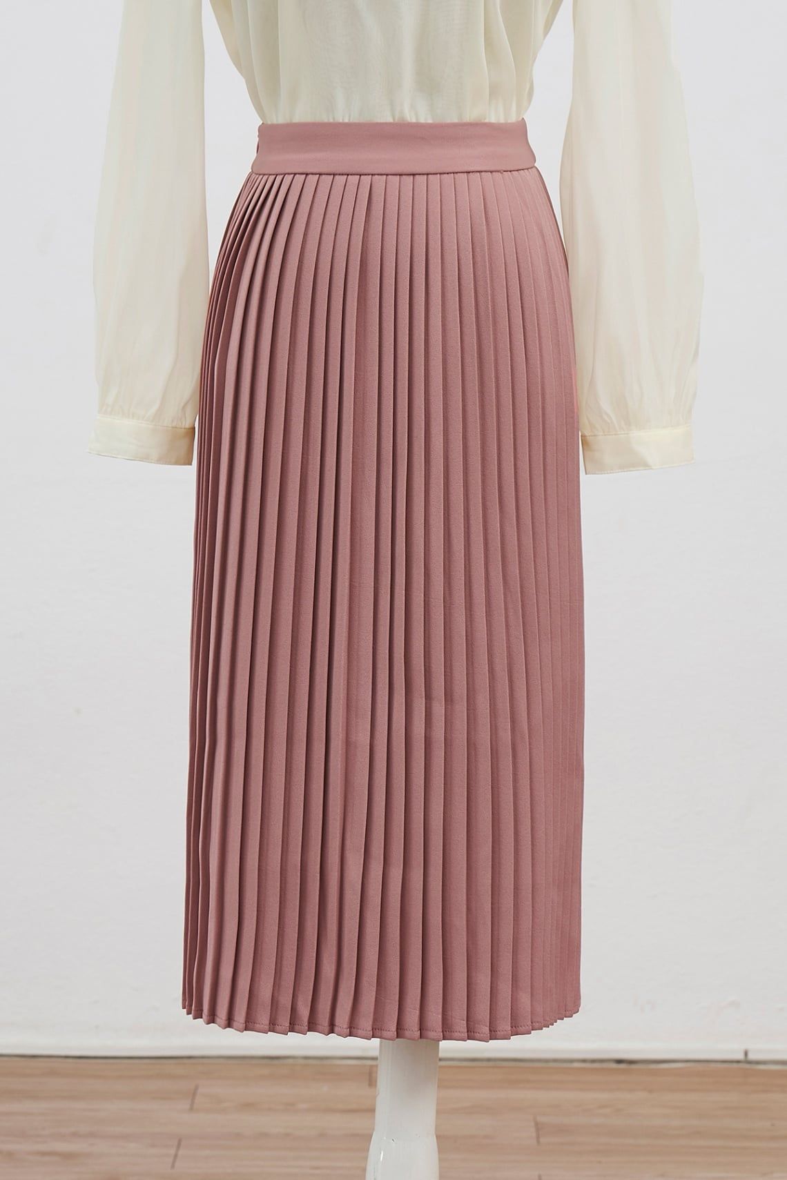 Chân váy dập ly - O62L24Q017