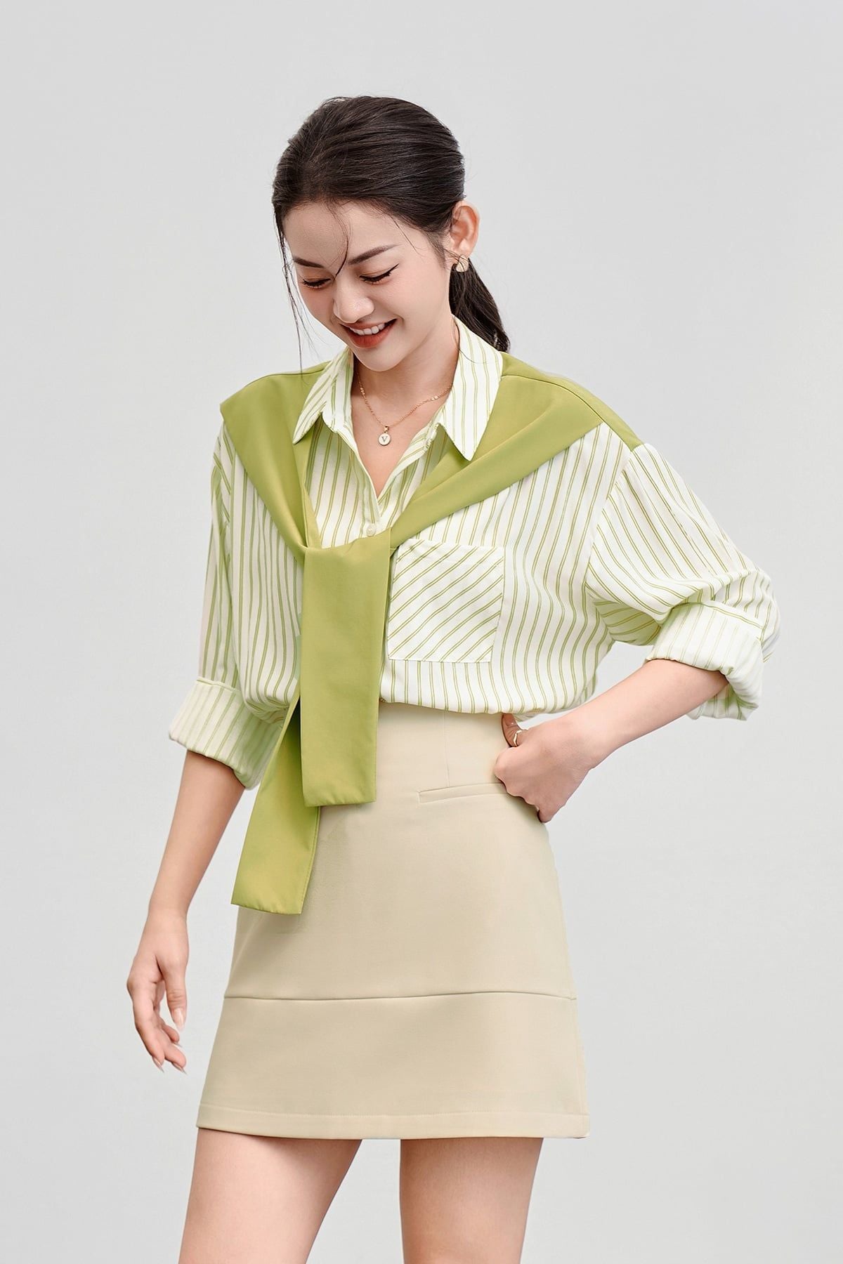 Chân váy cạp cao túi cơi trang trí - V62R23Q006