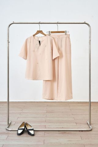 Áo cổ xẻ V đính cườm - B61B25H005