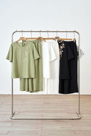 Áo cổ tròn thêu ngực - B61B25H014