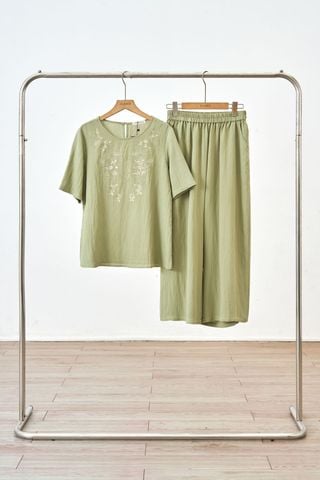 Áo cổ tròn thêu ngực - B61B25H014