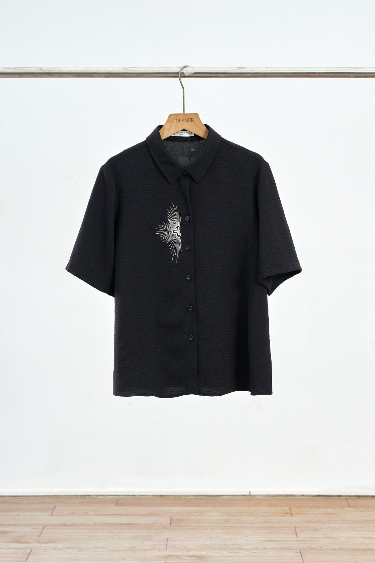 Áo sơ mi thêu 1 bên - B61H25H012