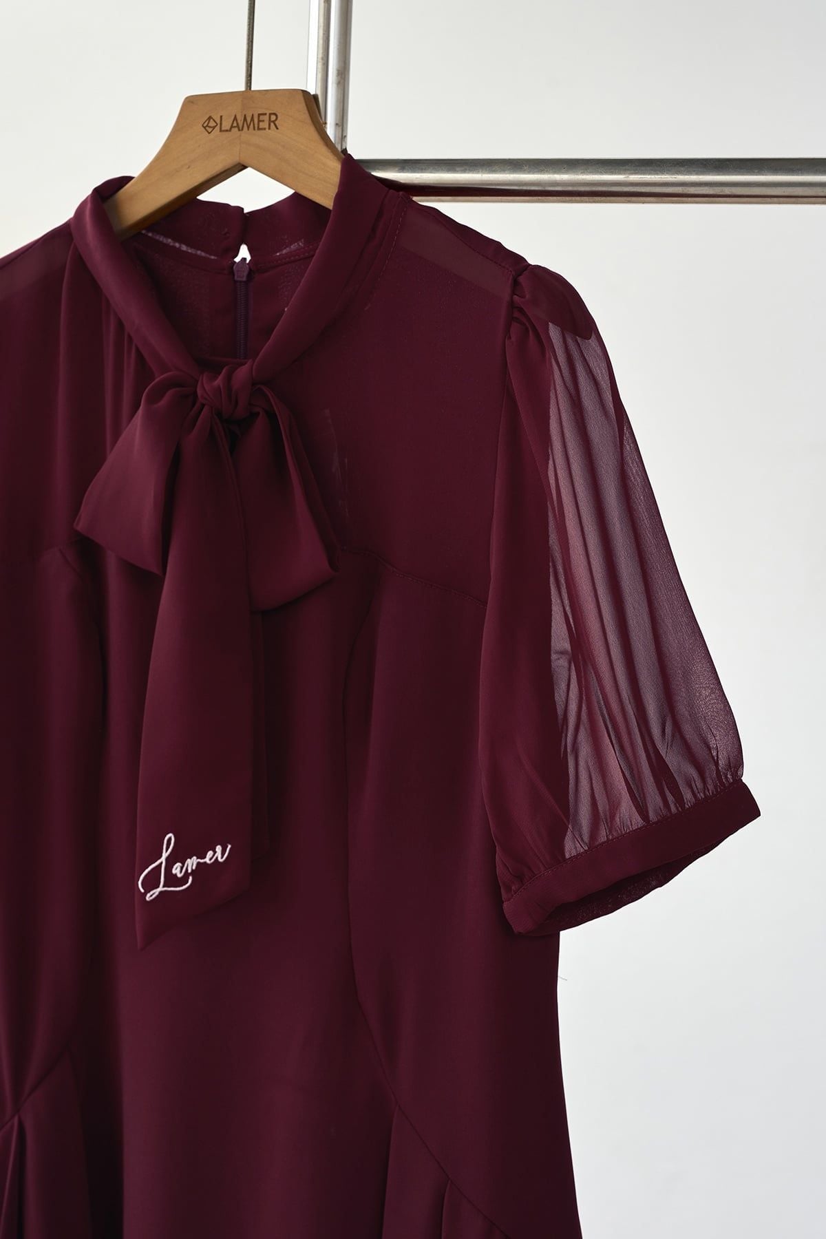 Đầm xoè cổ buộc nơ; xếp ly 2 bên - B63L25Q020