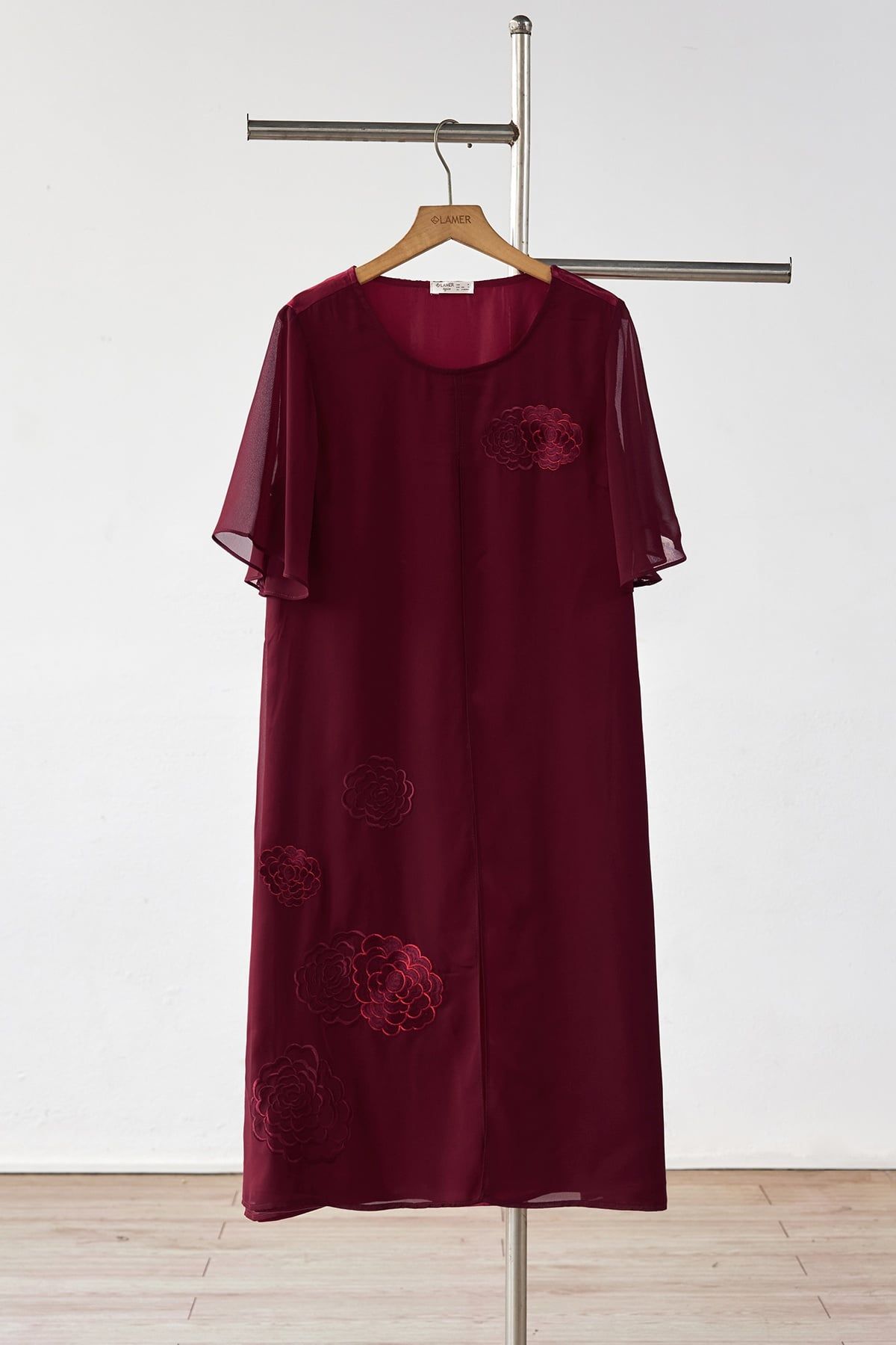 Đầm suông xẻ vạt thêu - B63T26H001