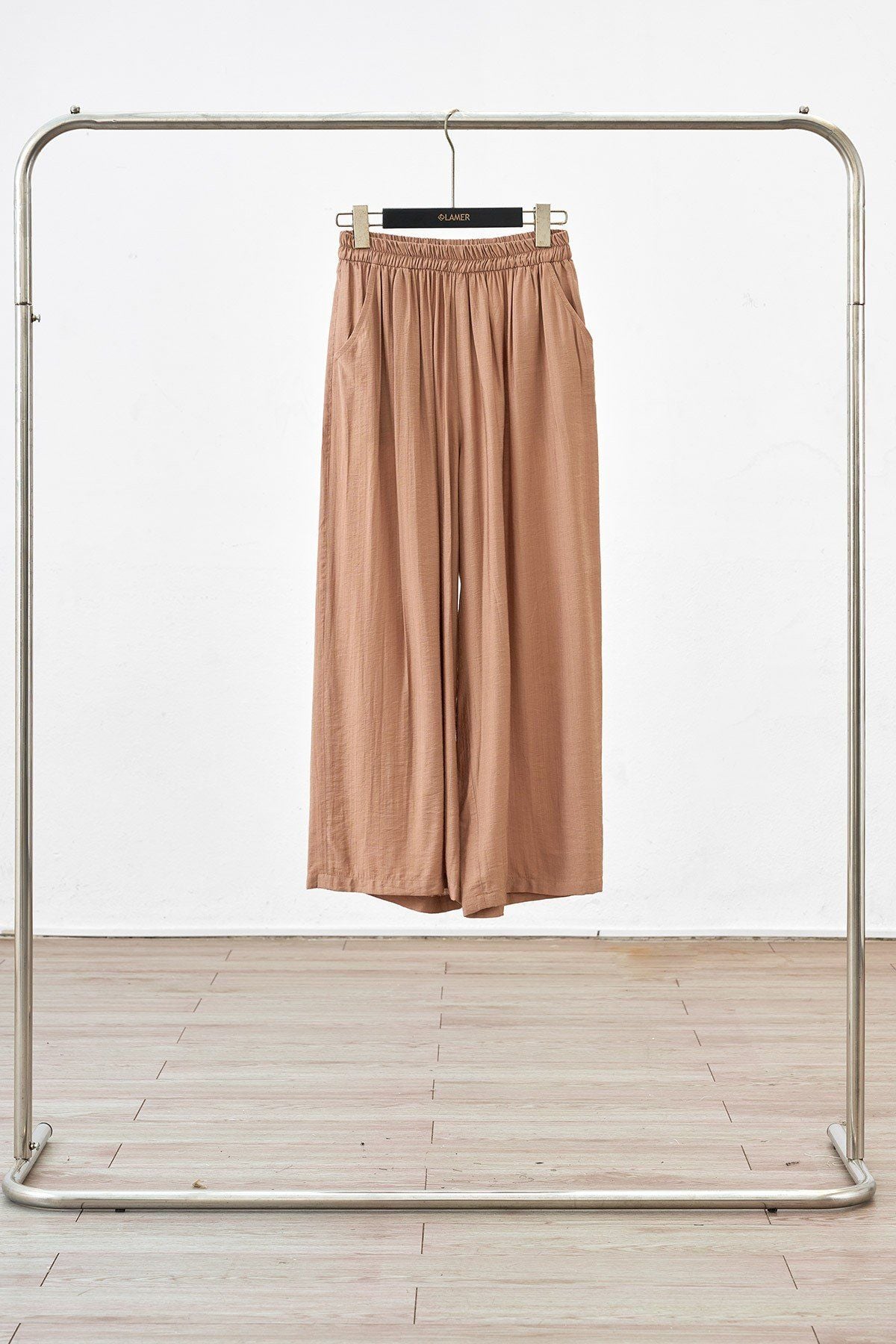 Quần ống rộng cạp chun - B64W25H001