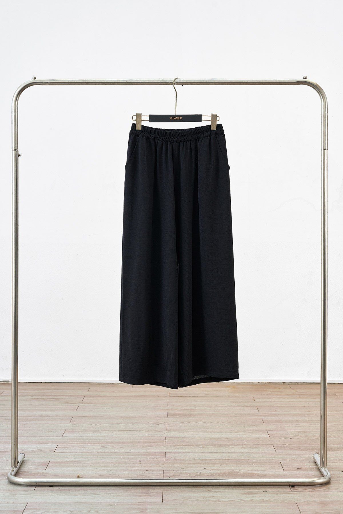 Quần ống rộng cạp chun - B64W25H001