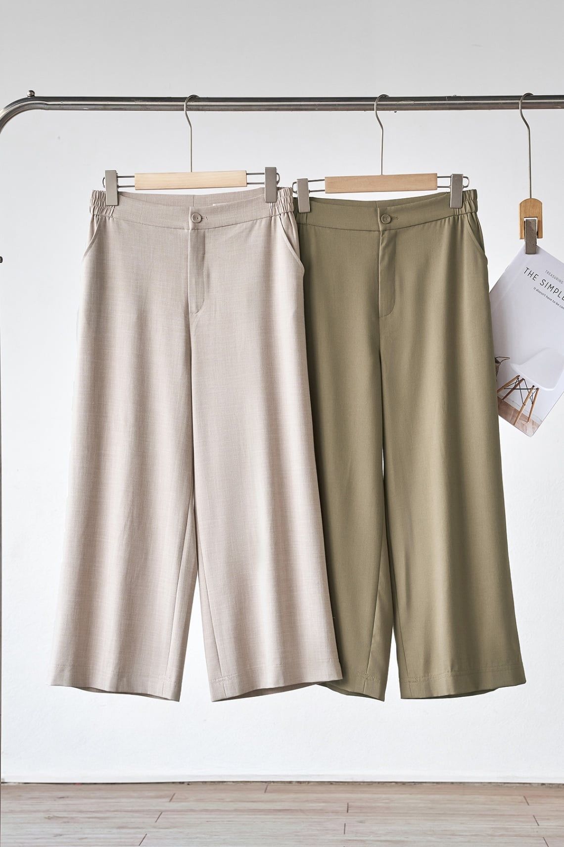 Quần ống rộng chun sau; túi chéo - B64W25Q002